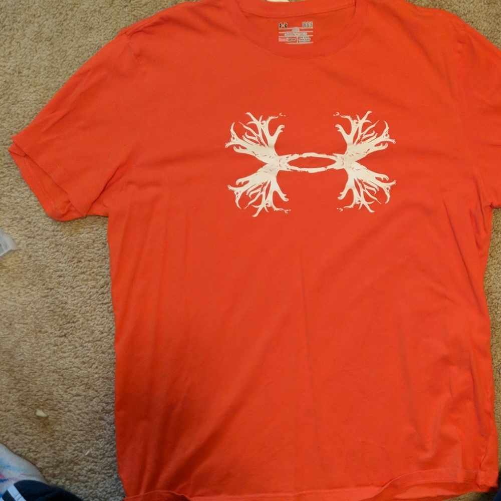 Under armour lrg t-shirt